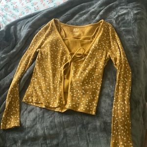 Cropped blouse. Size large and in good quality